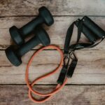 Equipamentos de treino em casa com faixa elástica de resistência