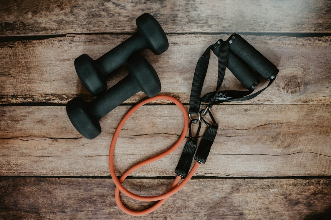 Equipamentos de treino em casa com faixa elástica de resistência